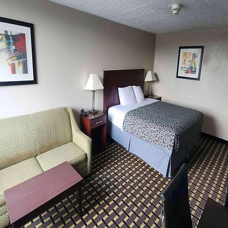 Days Inn By Wyndham Fort Wright Cincinnati Area Exterior photo